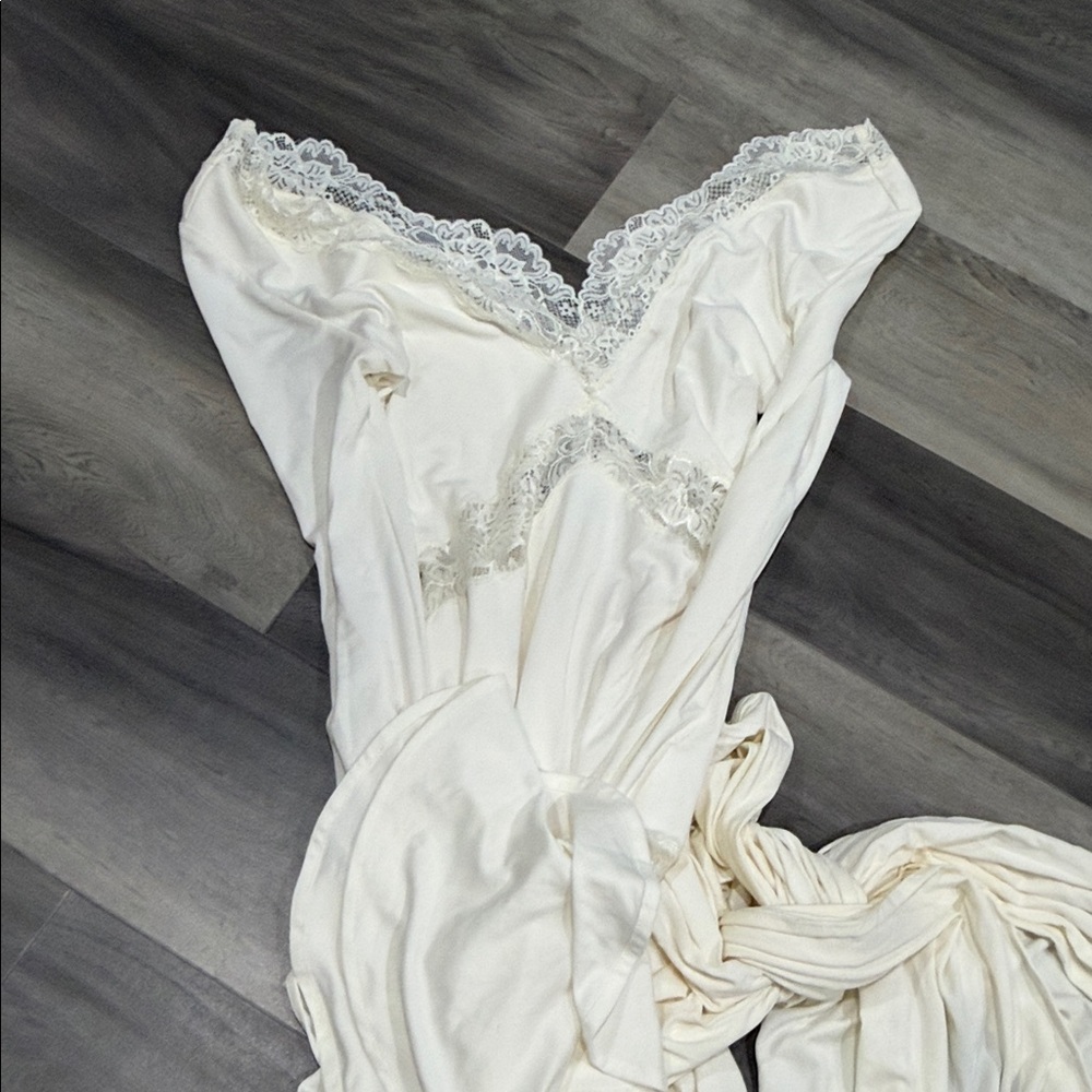 Meshki Cream Maxi Dress with Lace Details - Picture 4 of 6